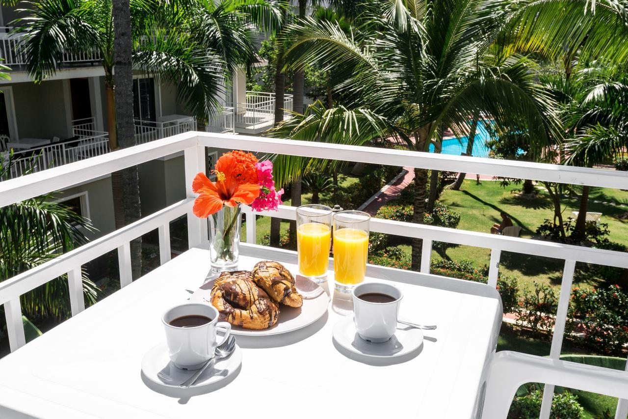 Hotel Fiesta Deluxe Punta Cana Værelse billede